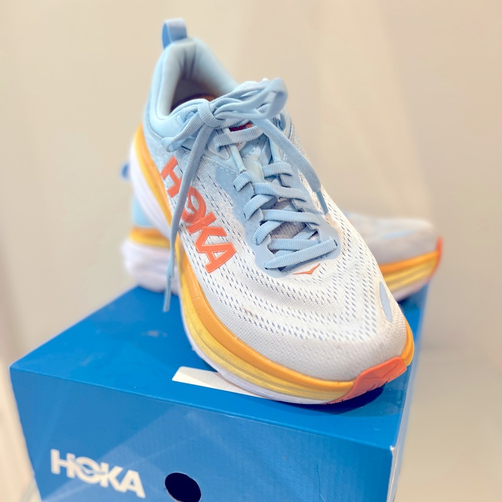 Hoka Sneakers: Size 7, D wide Bondi 8 !